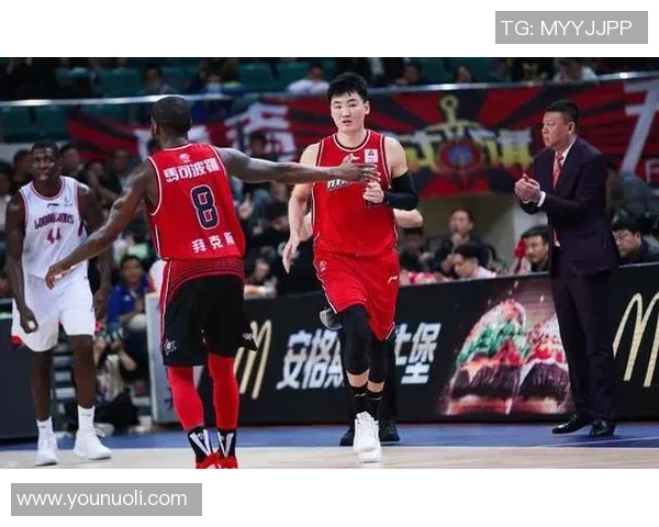 深圳足球队以82分领跑总决赛积分榜展现强劲实力和夺冠希望