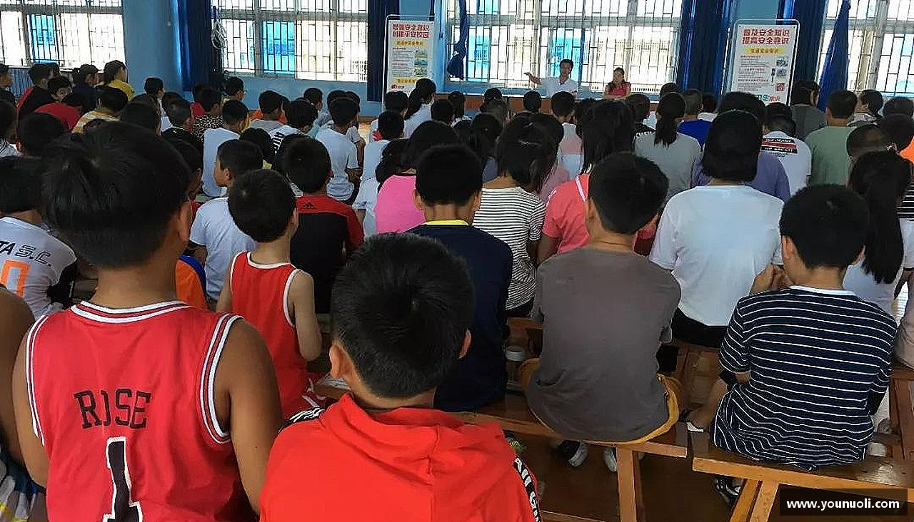 追求卓越，赢得尊重！